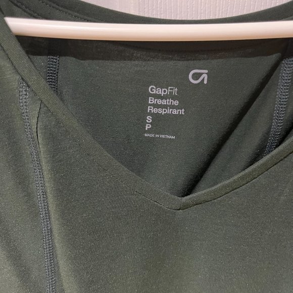 Set of 2 Muscle Tanks (Gap/Old Navy) - Picture 8 of 12